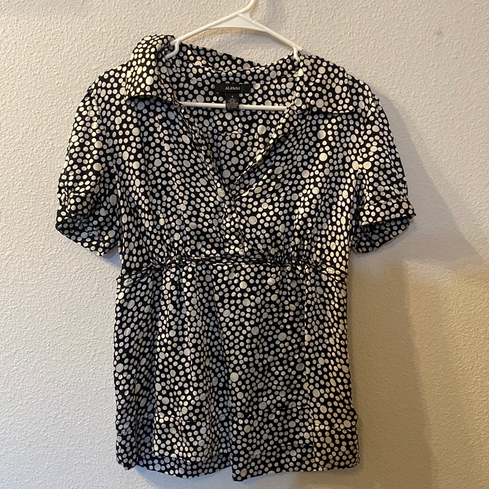 Alfani defined waist polka dot blouse size 8